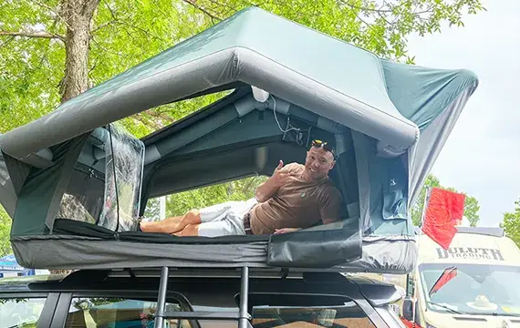 Extra-large-Skylight-Enjoy-a-Romantic-Camping-Time